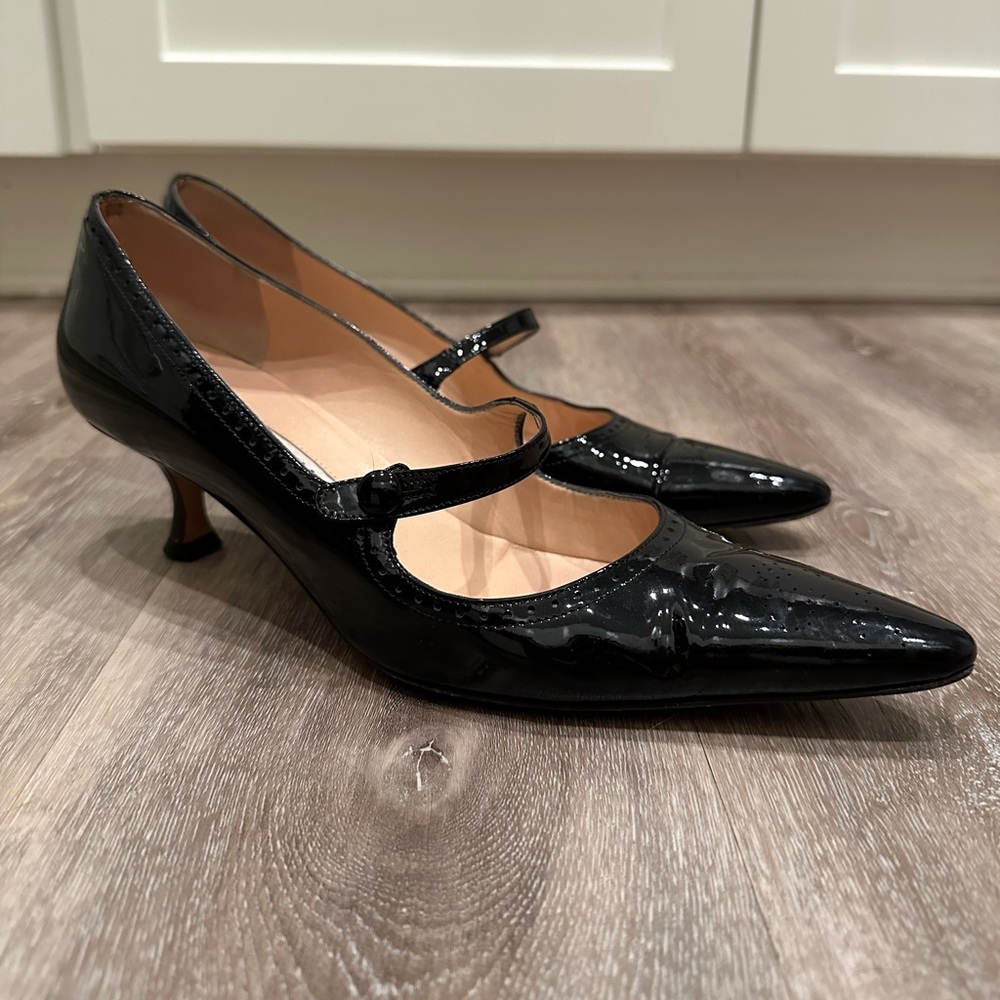 Manolo Blahnik Black Patent Leather Pointy Toe Mary Jane Pumps
